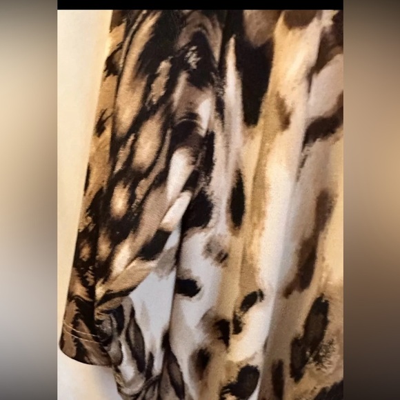 Susan Graver Asymmetrical Top Women's 1X Liquid Knit Animal Print TP-1925 - Picture 4 of 8